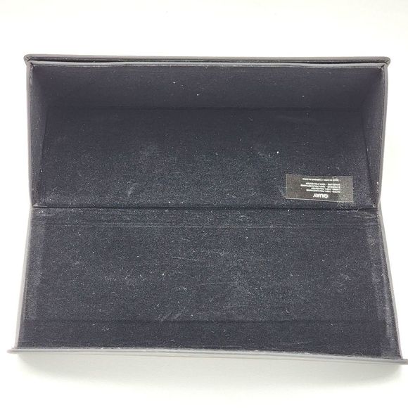 QUAY Australia One Frame Sunglasses Case - Picture 5 of 6